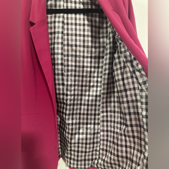 Kenzie bold pink blazer. Size small. Causal oversized fit. - Picture 3 of 5